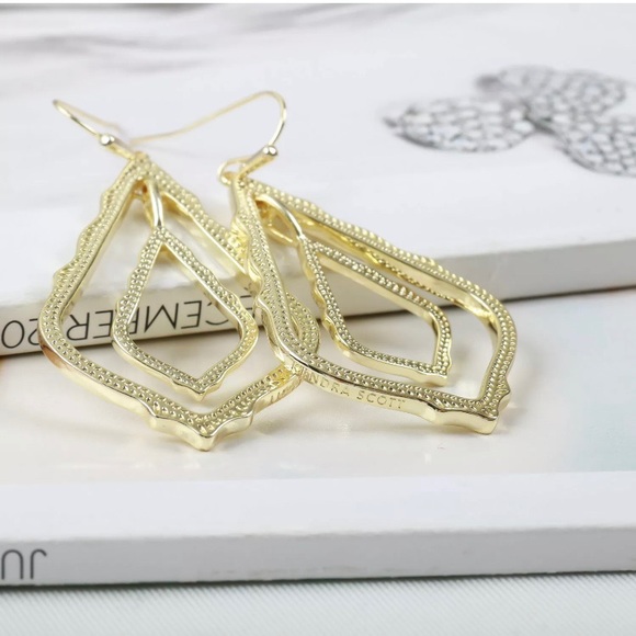 ✂️KENDRA SCOTT Simon Drop Earrings in Gold - Picture 7 of 13